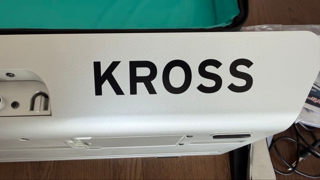 【KORG】KROSS2−61 シンセサイザー ホワイト【限定音源・ペダル付】