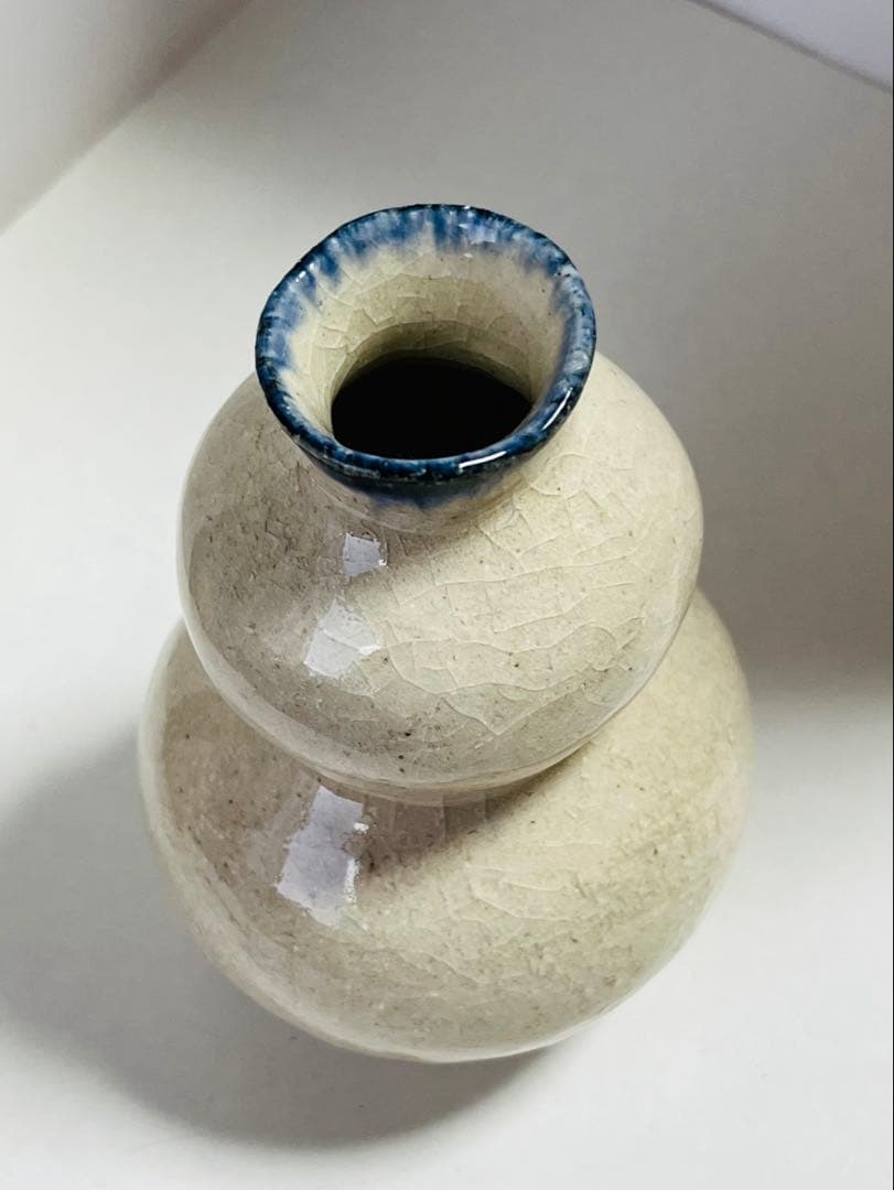花器　乳白色　青　釉薬