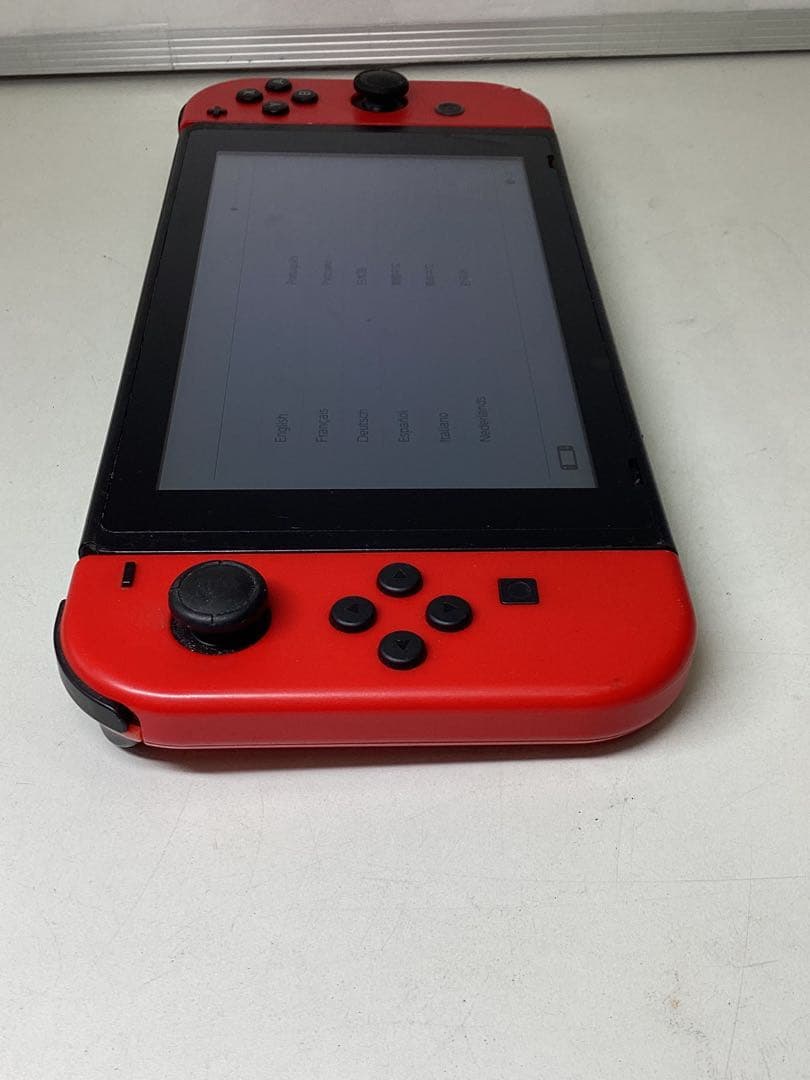 赤色 Nintendo Switch 本体　稼動品