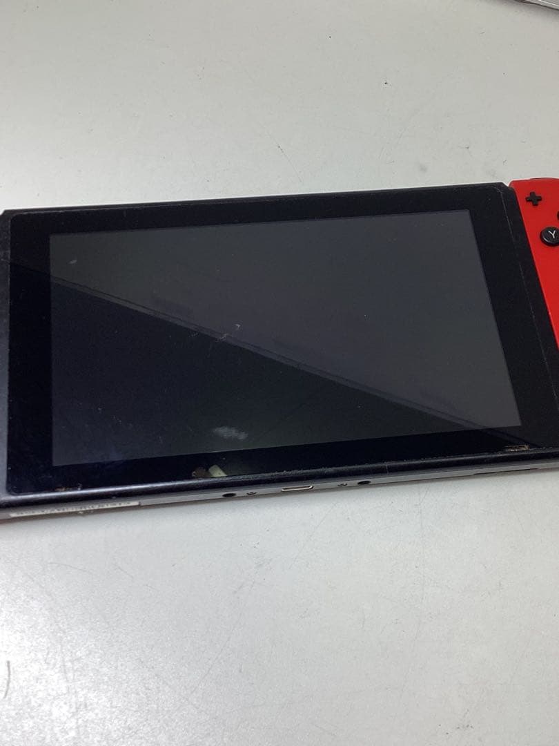 赤色 Nintendo Switch 本体　稼動品