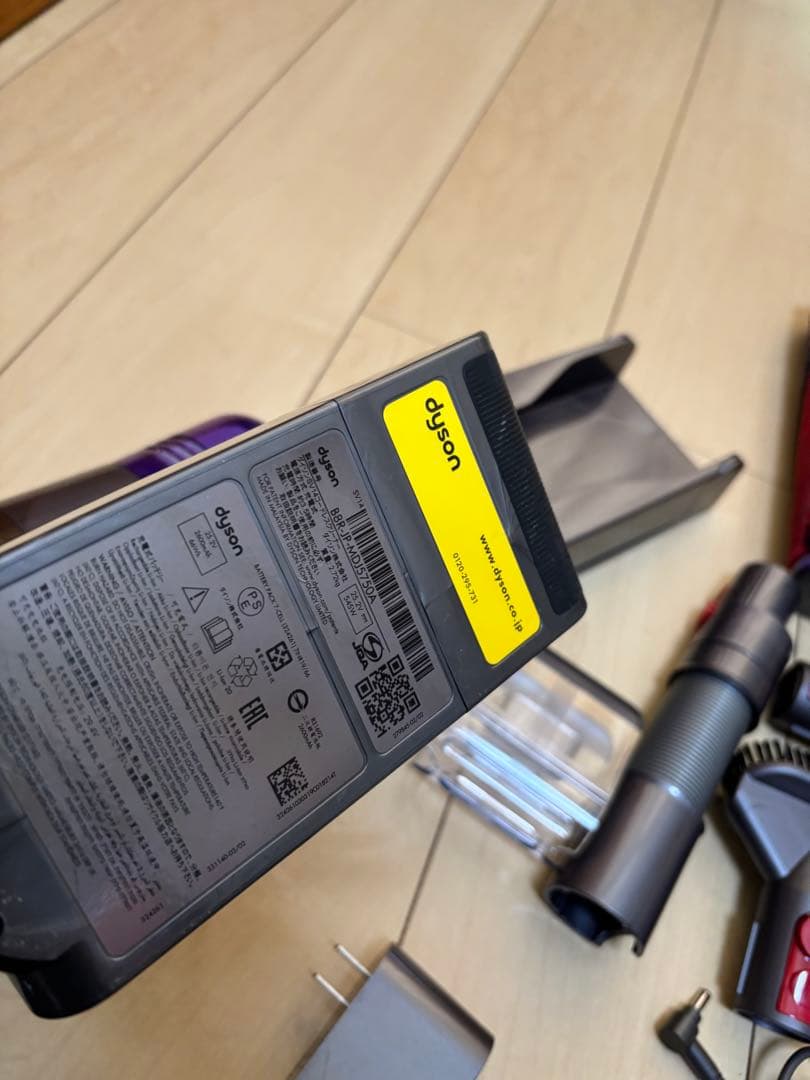 ダイソンdysonのSV14コードレスクリーナー　付属品多数