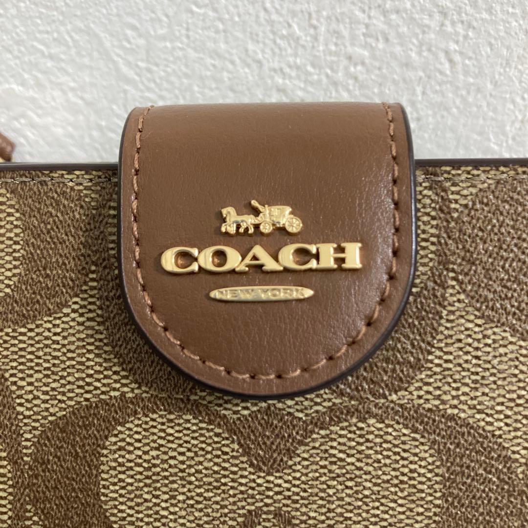 〔新品　未使用〕COACHコーチ　シグネチャー 二つ折り財布