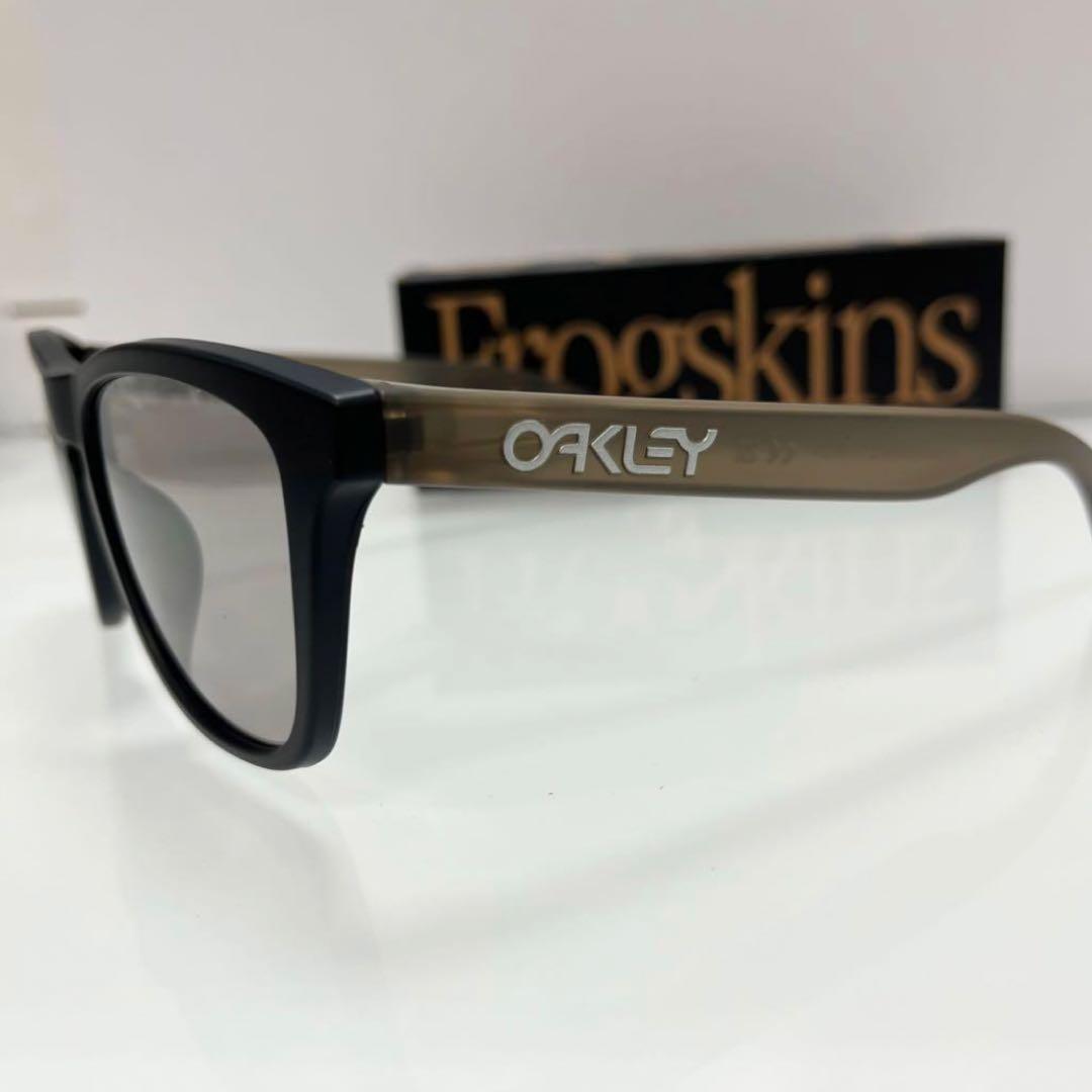 即発OAKLEYオークリーfrogskins（A）フロッグスキンOO9245E5