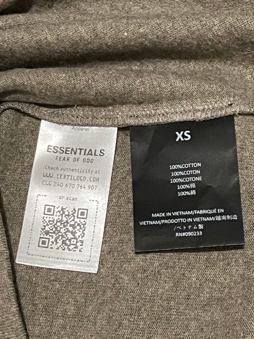 【新品未使用】Fear of God ESSENTIALS Tシャツ