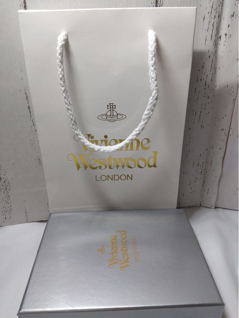【ショッパー付き】VivienneWestwood♡エナメル三つ折財布♡ブラック