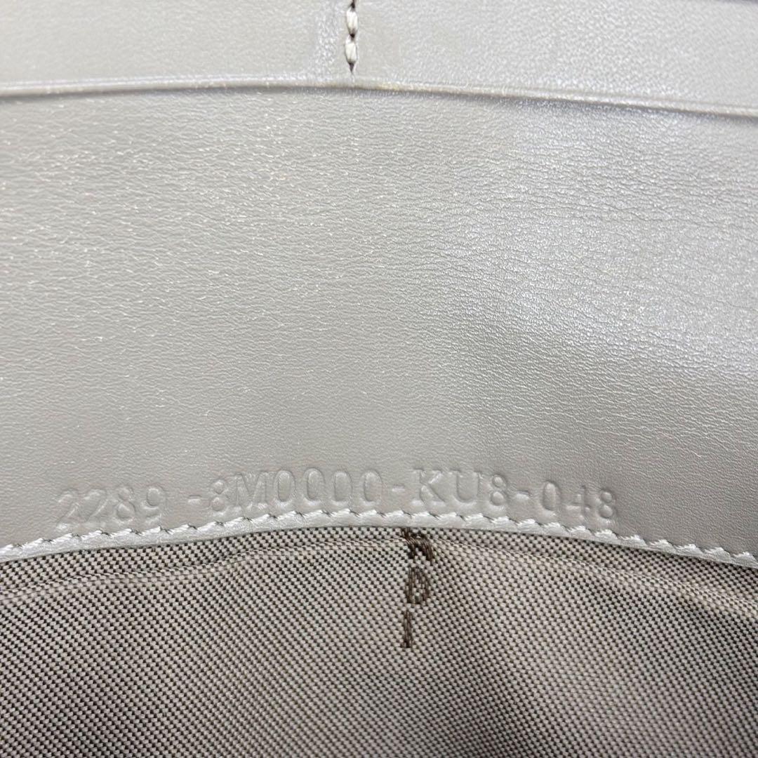 極美品　FENDI 長財布　二つ折り　M05