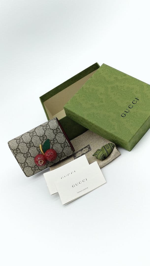 （美品）GUCCI 二つ折り財布GGスプリームベージュハイビスカスレッド箱袋付き
