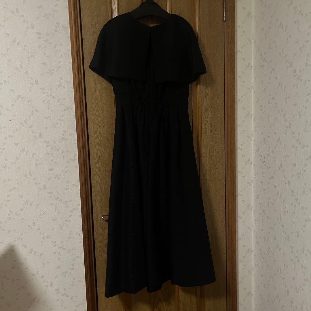 【新品未使用】ケープ付きワンピース
